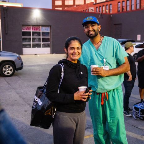 Two 威尼斯人娱乐城 alumni hug during the Roos Mobb alumni event.