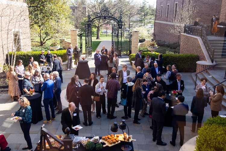 教师 on the terrace at Linda Hall Library