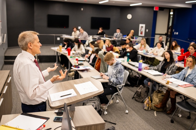 Allen Rostron teaches constitutional law to a classroom full of students.