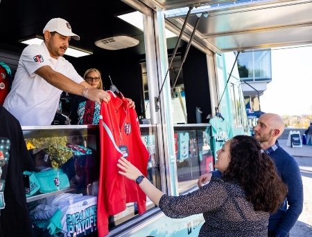 KC Current Teal Mobile truck on 威尼斯人娱乐城's campus